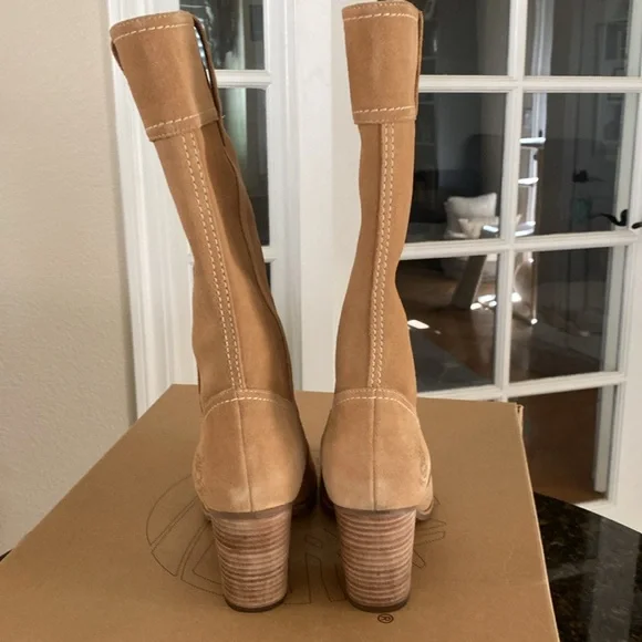Timberland Earthkeepers Suede Boots - Picture 4 of 7